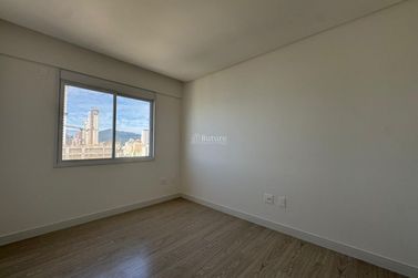 Apartamento &agrave; venda - 180m&sup2; - Meia Praia