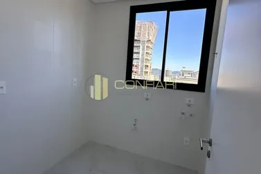 Apartamento &agrave; venda - 135m&sup2; - meia praia