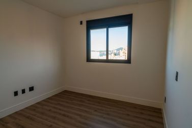 Apartamento &agrave; venda - 130m&sup2; - Meia Praia