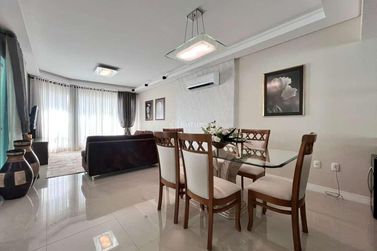 Apartamento &agrave; venda - 194m&sup2; - Meia Praia