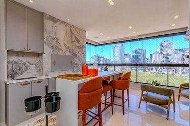 Apartamento &agrave; venda - 200m&sup2; - Meia Praia