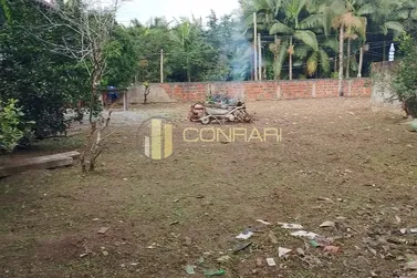 Ch&aacute;cara &agrave; venda - 130m&sup2; - Moura