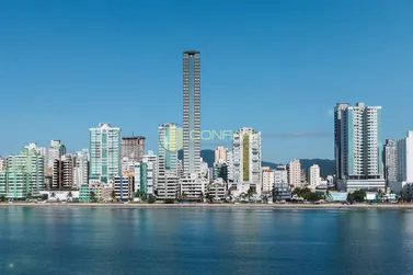 Apartamento &agrave; venda - 190m&sup2; - Meia Praia
