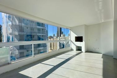 Apartamento &agrave; venda - 158m&sup2; - Meia Praia