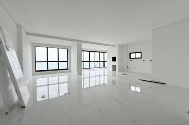 Apartamento &agrave; venda - 190m&sup2; - Meia Praia