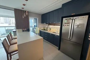 Apartamento &agrave; venda - 136m&sup2; - Meia Praia