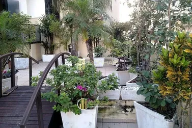 Apartamento &agrave; venda - 130m&sup2; - Meia Praia