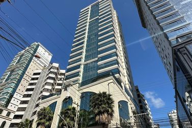 Apartamento &agrave; venda - 187m&sup2; - Meia Praia