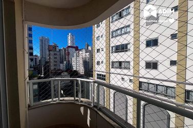 Apartamento para alugar - 83m&sup2; - Centro