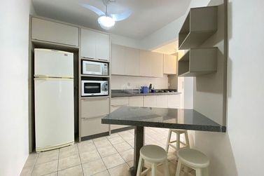 Apartamento &agrave; venda - 110m&sup2; - Meia Praia