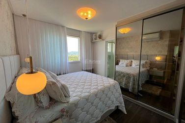 Apartamento &agrave; venda - 110m&sup2; - Meia Praia