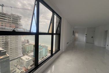 Apartamento &agrave; venda - 130m&sup2; - Meia Praia