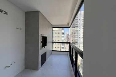 Apartamento &agrave; venda - 129m&sup2; - Meia Praia