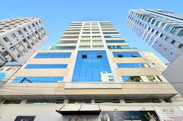 Apartamento &agrave; venda - 120m&sup2; - Meia Praia
