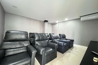 Apartamento &agrave; venda - 130m&sup2; - Meia Praia