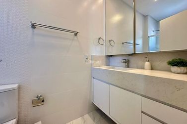 Apartamento &agrave; venda - 137m&sup2; - Meia Praia