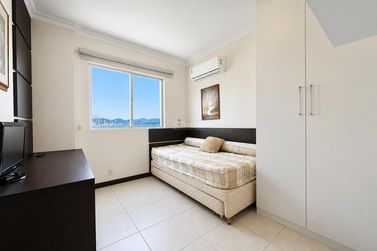Apartamento &agrave; venda - 170m&sup2; - Meia Praia