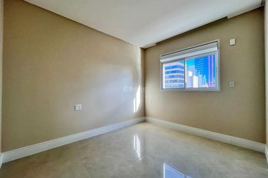 Apartamento &agrave; venda - 156m&sup2; - Meia Praia