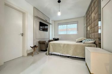 Apartamento &agrave; venda - 150m&sup2; - Meia Praia