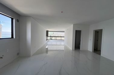 Apartamento &agrave; venda - 206m&sup2; - Meia Praia