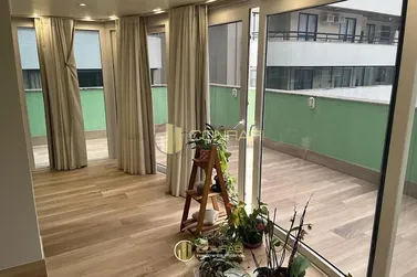 Apartamento &agrave; venda - 235m&sup2; - Meia Praia