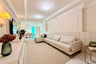 Apartamento &agrave; venda - 180m&sup2; - Meia Praia