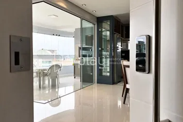 Apartamento &agrave; venda - 145m&sup2; - Meia Praia