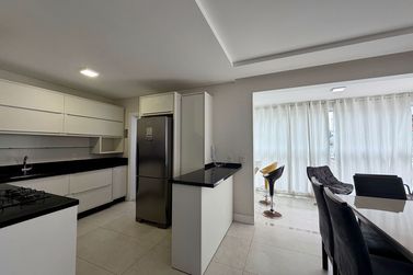 Apartamento &agrave; venda - 110m&sup2; - Meia Praia