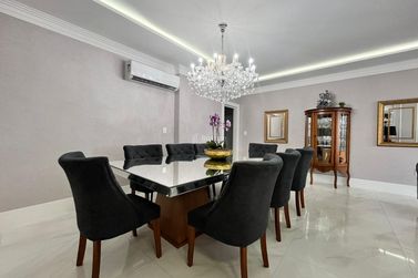 Apartamento &agrave; venda - 198m&sup2; - Meia Praia