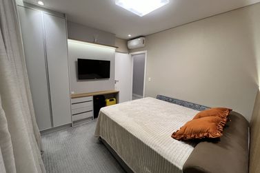 Apartamento &agrave; venda - 137m&sup2; - Meia Praia