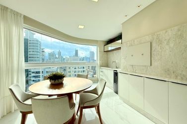 Apartamento &agrave; venda - 180m&sup2; - Meia Praia