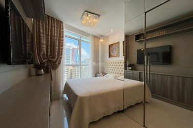 Apartamento &agrave; venda - 229m&sup2; - Meia Praia