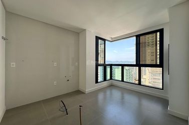 Apartamento &agrave; venda - 130m&sup2; - Meia Praia