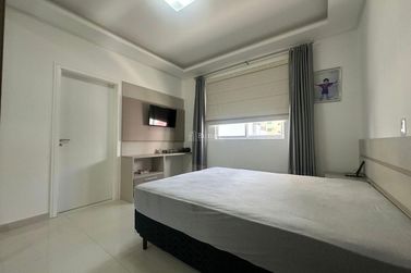Apartamento &agrave; venda - 198m&sup2; - Meia Praia