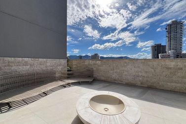 Apartamento &agrave; venda - 130m&sup2; - Meia Praia