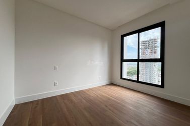 Apartamento &agrave; venda - 123m&sup2; - Meia Praia