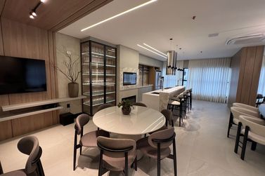 Apartamento &agrave; venda - 206m&sup2; - Meia Praia