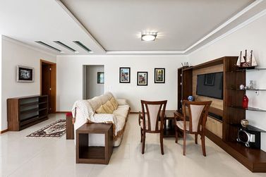 Apartamento &agrave; venda - 212m&sup2; - Meia Praia