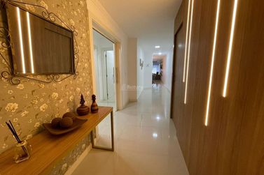 Apartamento &agrave; venda - 225m&sup2; - Meia Praia