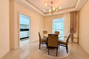 Apartamento &agrave; venda - 120m&sup2; - Meia Praia
