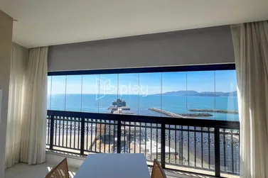 Apartamento &agrave; venda - 140m&sup2; - Meia Praia