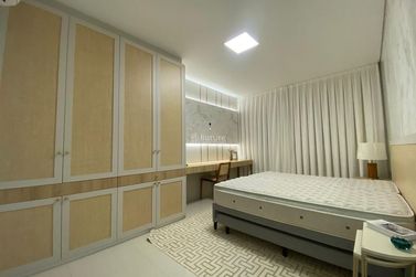 Apartamento &agrave; venda - 1872m&sup2; - Meia Praia