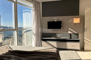 Apartamento &agrave; venda - 229m&sup2; - Meia Praia