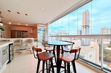 Apartamento &agrave; venda - 160m&sup2; - Meia Praia