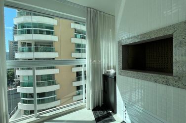 Apartamento &agrave; venda - 107m&sup2; - Meia Praia