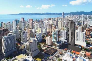 Apartamento &agrave; venda - 130m&sup2; - Meia Praia