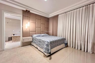 Apartamento &agrave; venda - 320m&sup2; - Meia Praia