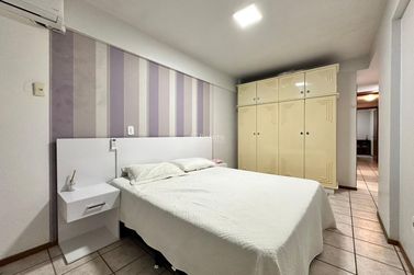 Apartamento &agrave; venda - 120m&sup2; - Meia Praia