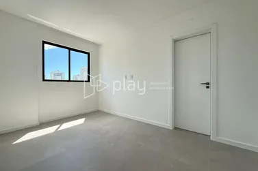Apartamento &agrave; venda - 131m&sup2; - Meia Praia
