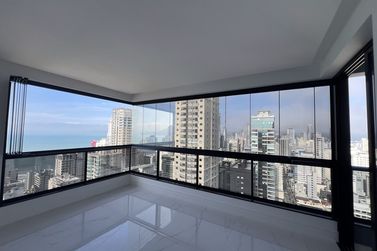 Apartamento &agrave; venda - 206m&sup2; - Meia Praia